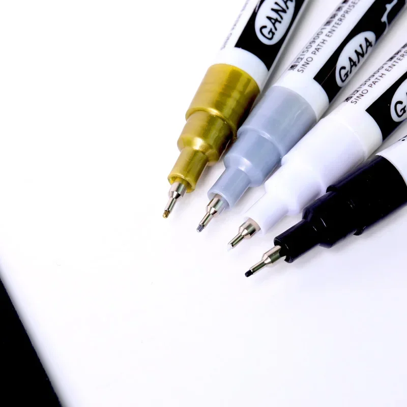 Illustration Marker Set - 4 ピース/セット油性白黒油性ペイントマーカーペン 0.7 ミリメートル極細防水、岩絵、木材、金属、キャンバス用