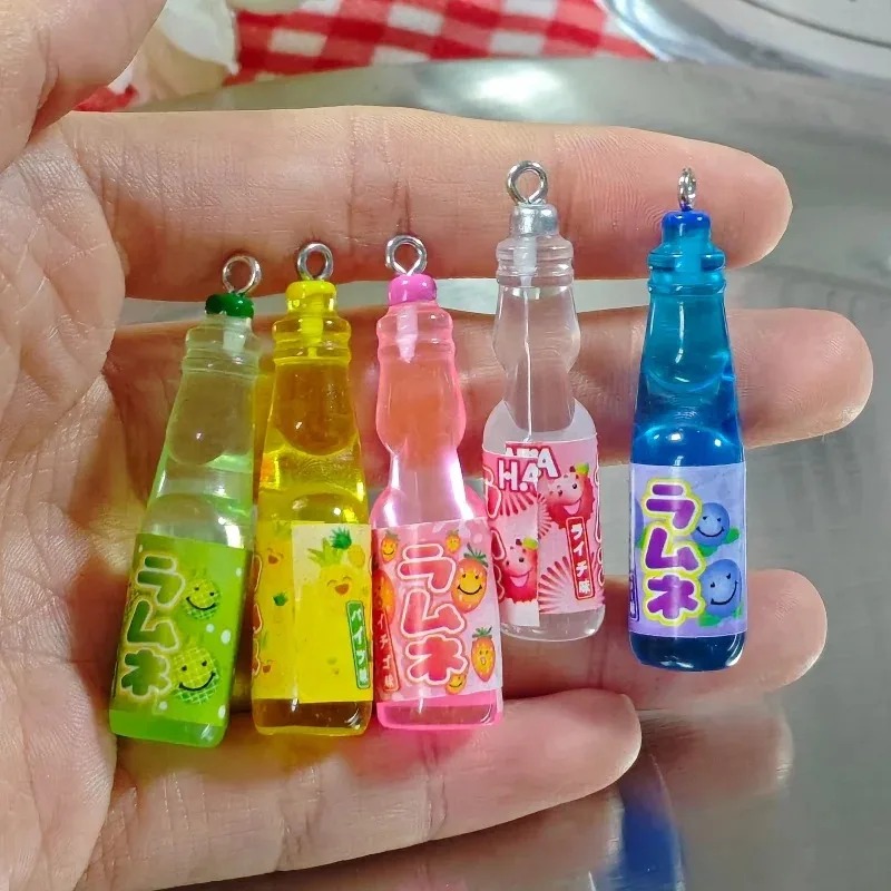 Art Craft Gifts - 10個入り 小さなソーダボトル レジンチャーム 可愛い飲料ボトルペンダント DIYクラフトアクセサリー イヤリング